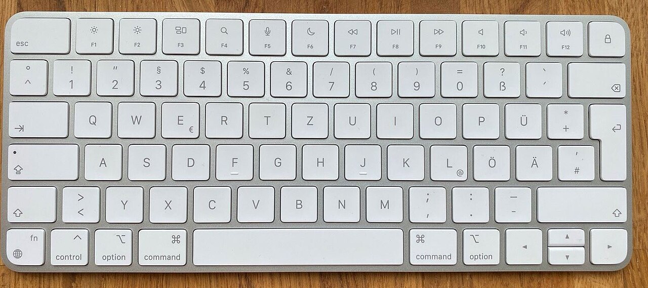 Bàn phím Apple Magic Keyboard 2021 với bố cục QWERTZ