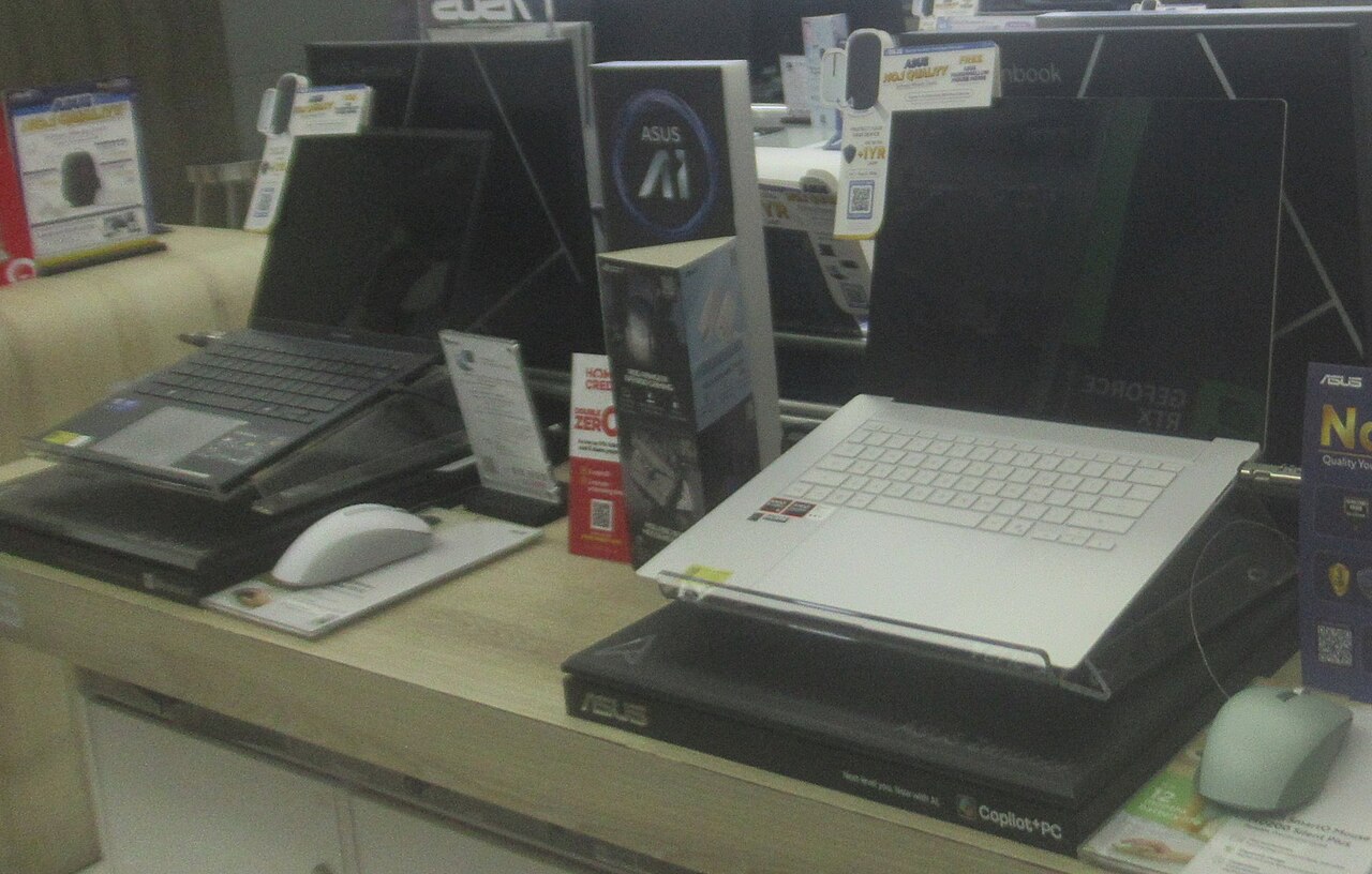 Khu trưng bày laptop Copilot+ PC