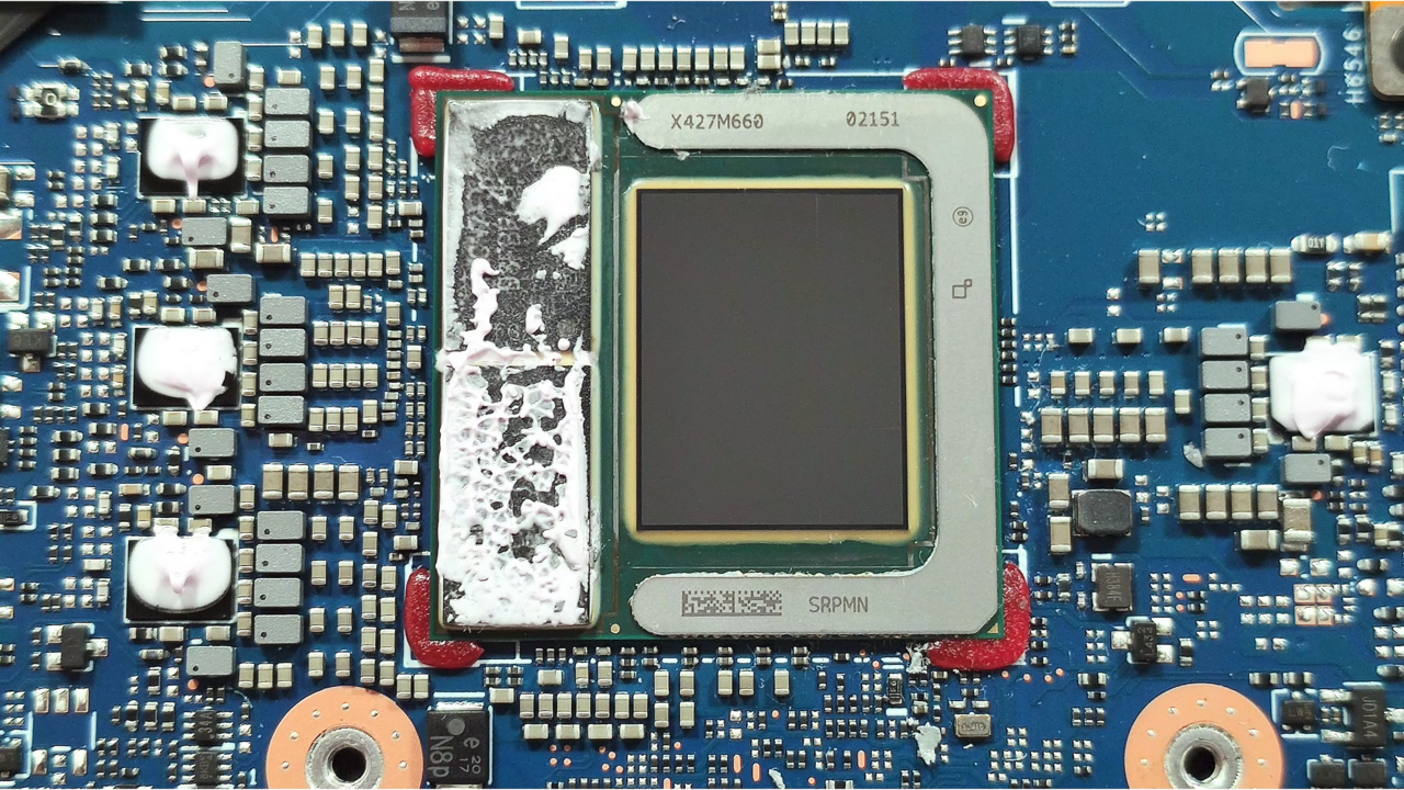 Chip Intel Core Ultra trên bo mạch laptop ASUS Zenbook S14