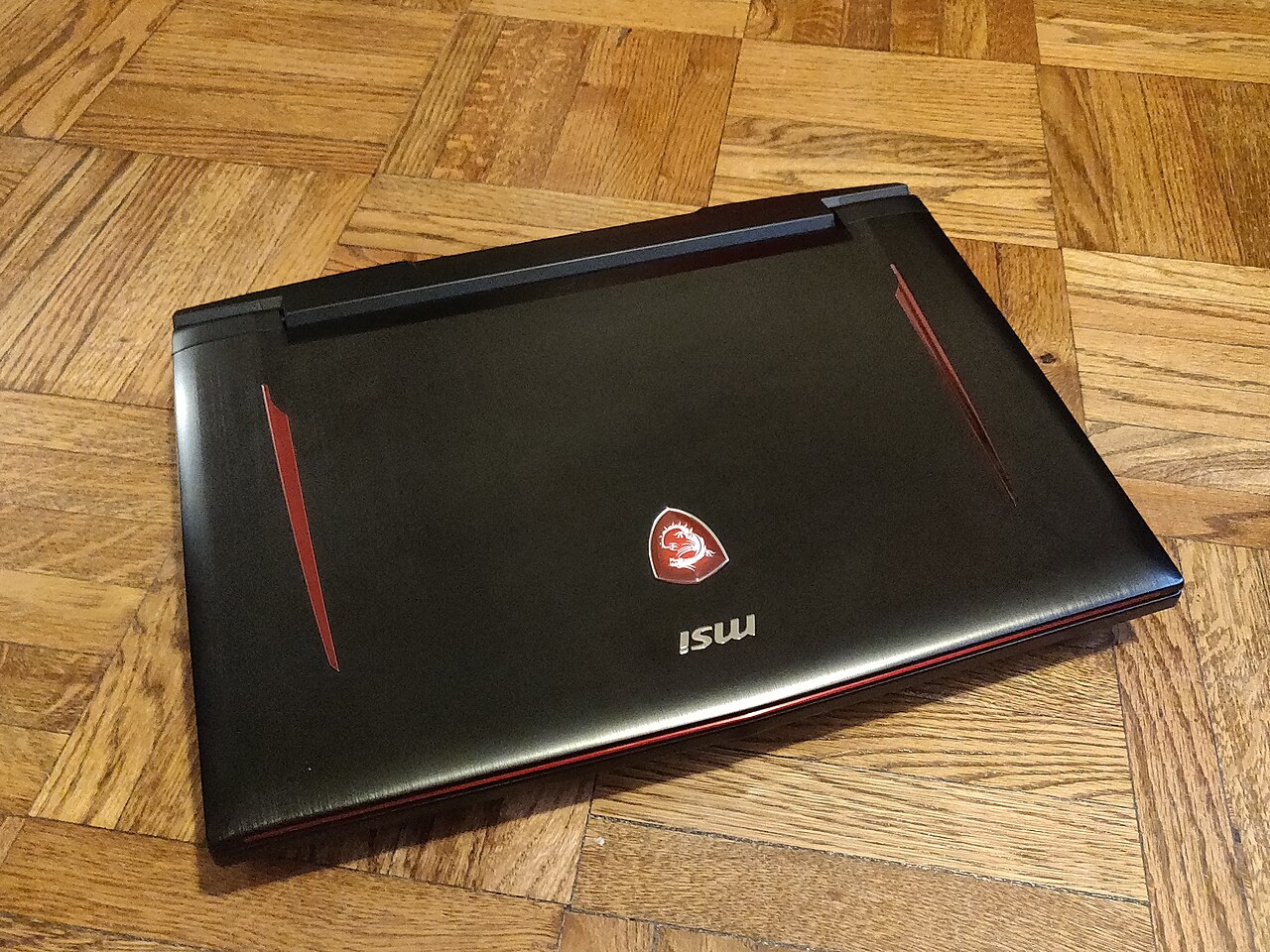 Laptop gaming MSI minh họa thiết kế máy chơi game