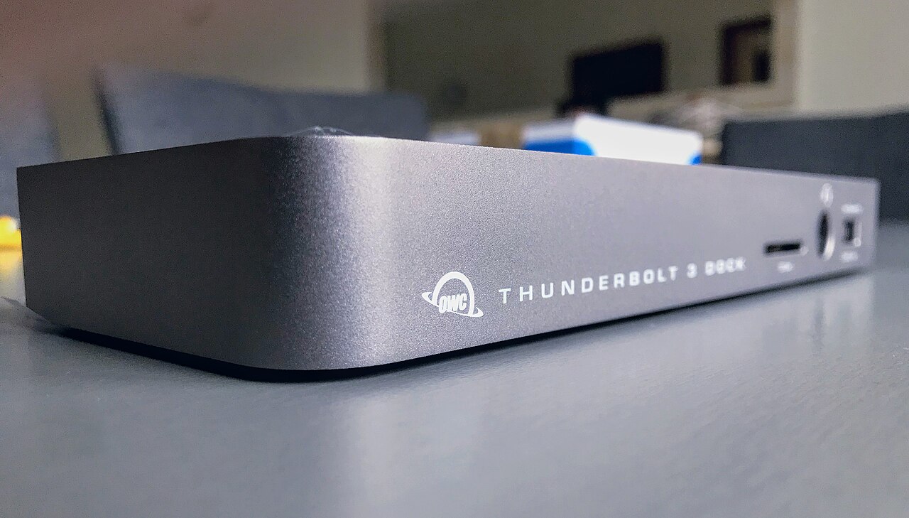 Trạm OWC Thunderbolt 3 Dock với nhiều cổng mở rộng trên bàn