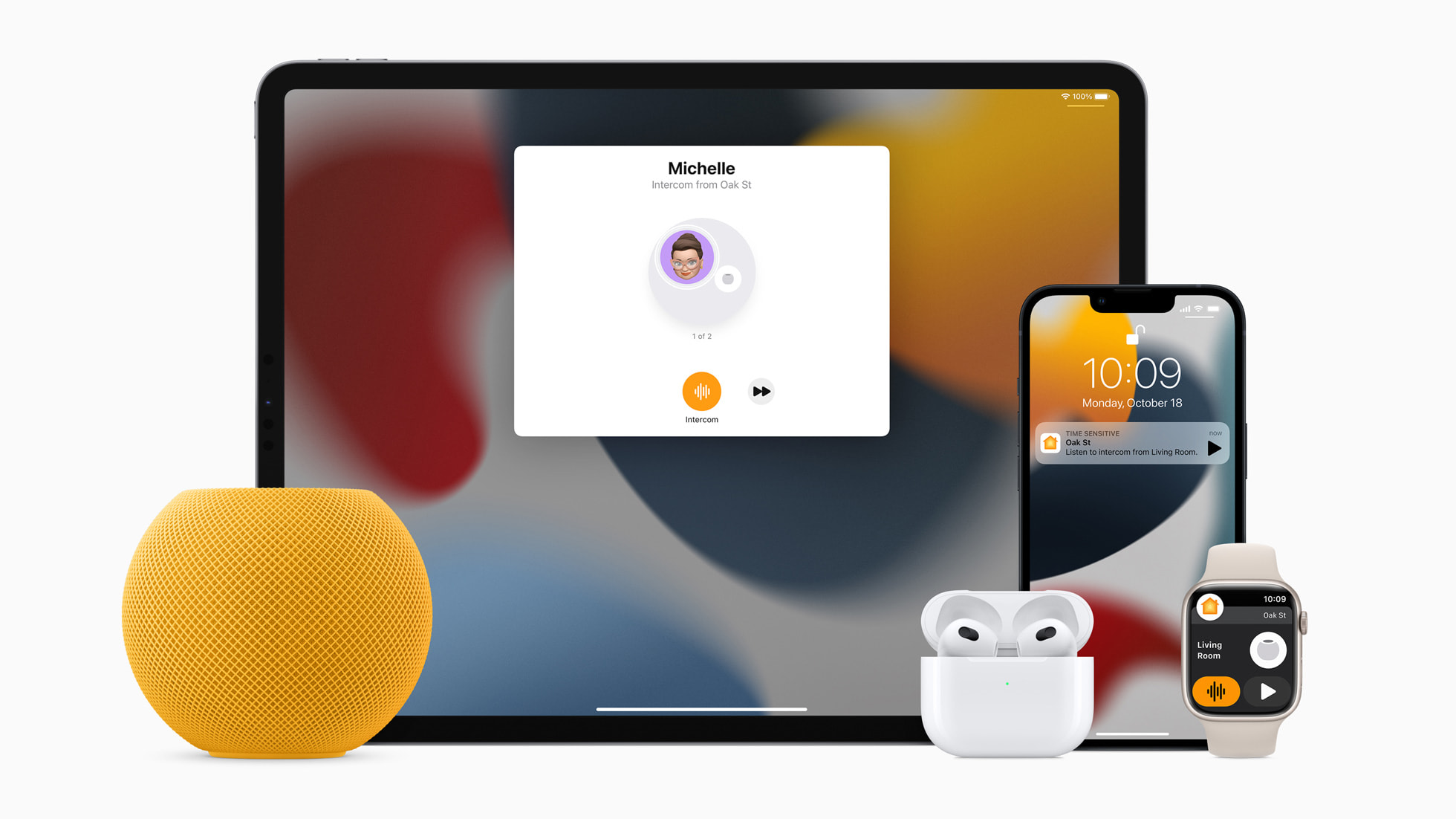 Năm chiếc HomePod mini nhiều màu dùng tính năng Liên lạc nội bộ