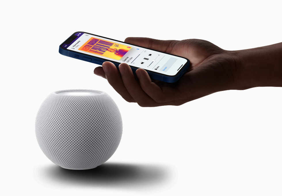 Đưa iPhone lại gần loa HomePod để kích hoạt màn hình thiết lập