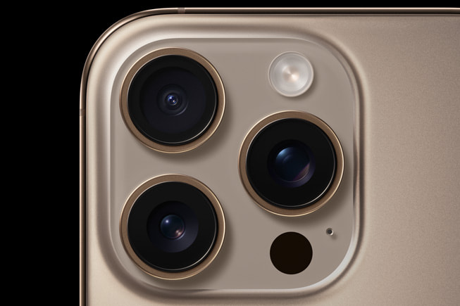 Cụm camera sau iPhone 16 Pro trong ảnh giới thiệu của Apple