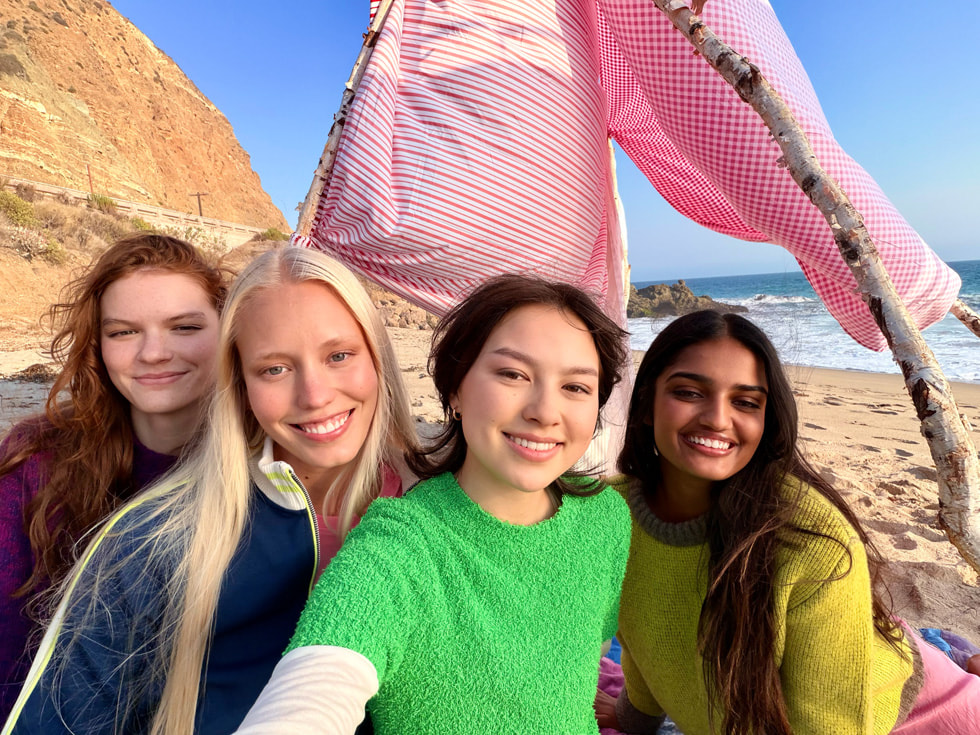 Ảnh selfie nhóm bằng camera Center Stage của iPhone 17