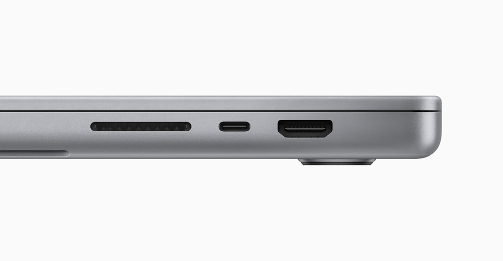 Cạnh phải của MacBook Pro trang bị cổng HDMI và Thunderbolt tốc độ cao
