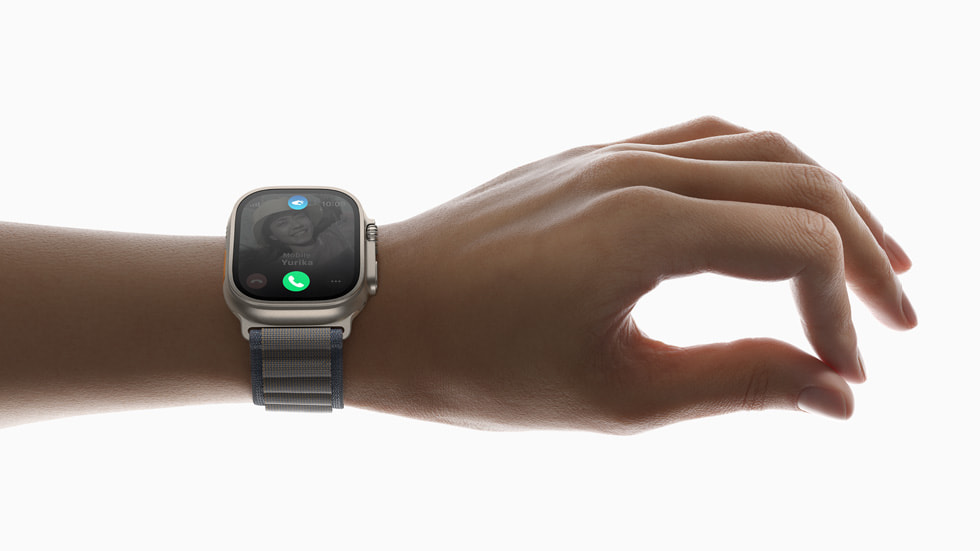 Cử chỉ chạm hai lần ngón trỏ và ngón cái trên Apple Watch