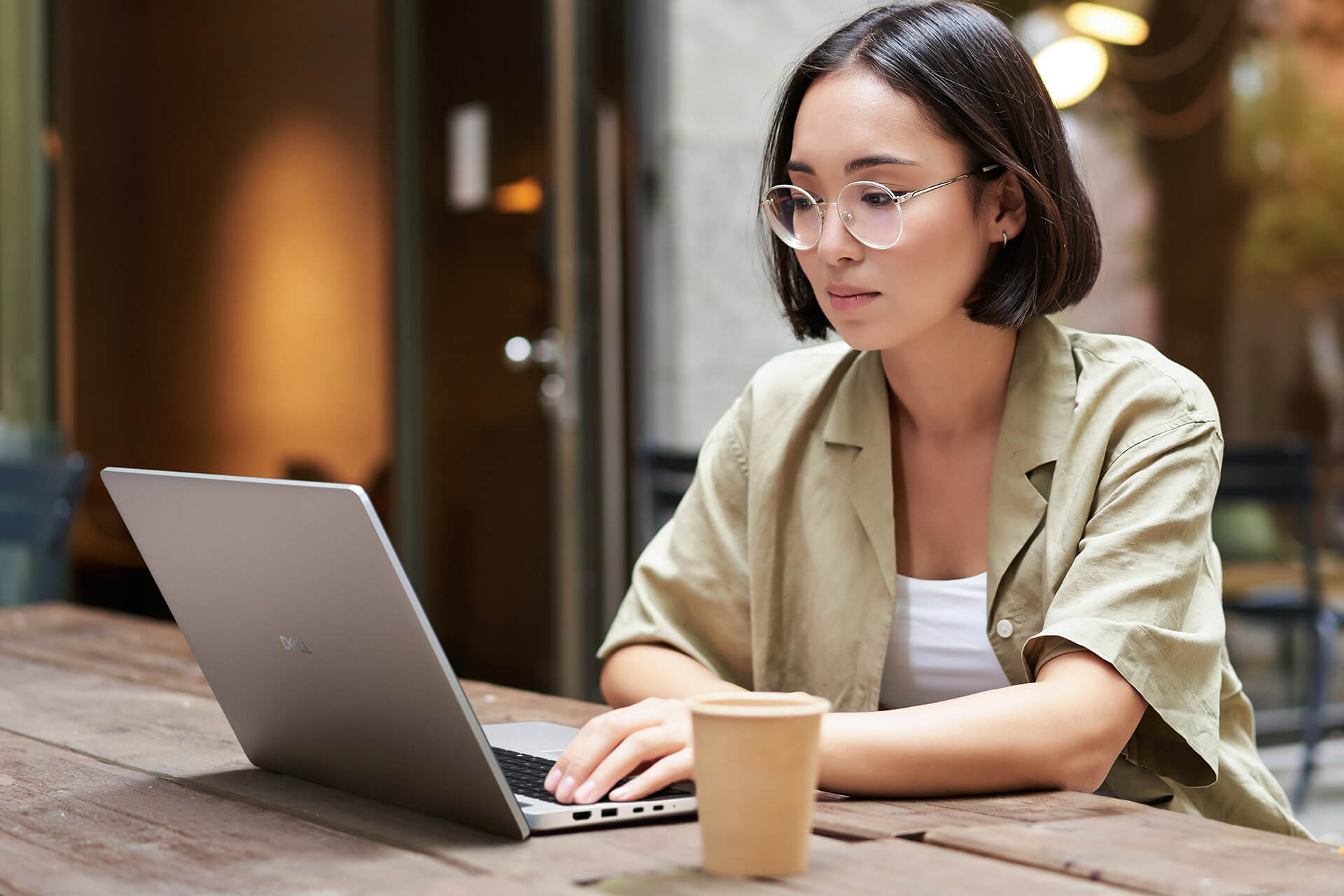 Làm việc với Dell Pro 16 Plus PB16255 AMD