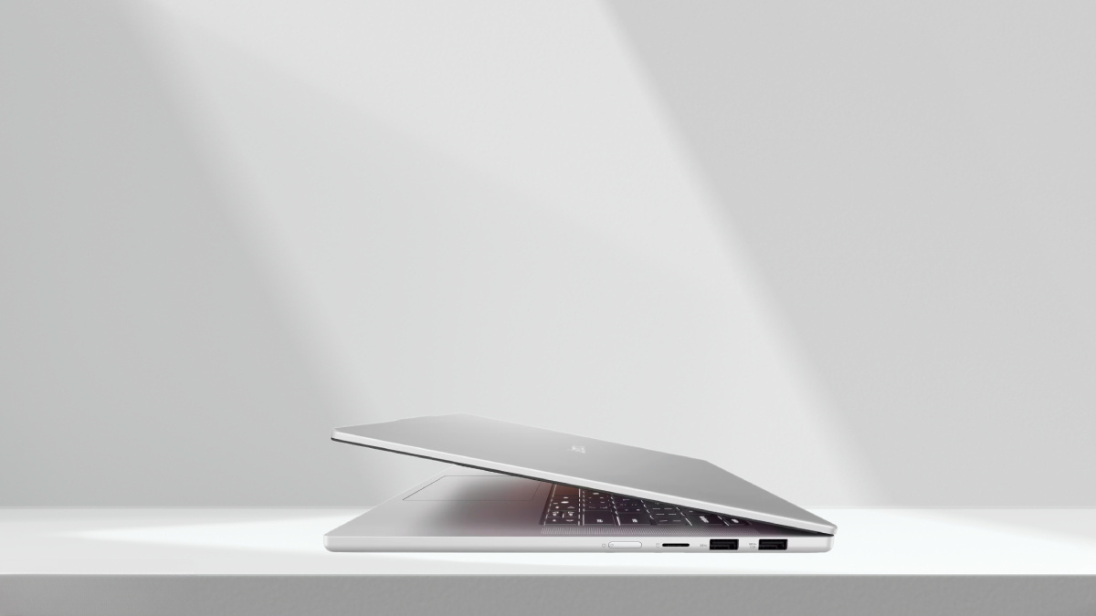 Pin 70Wh và cổng kết nối của Lenovo IdeaPad Slim 5 15ARP10 83J3001DVN