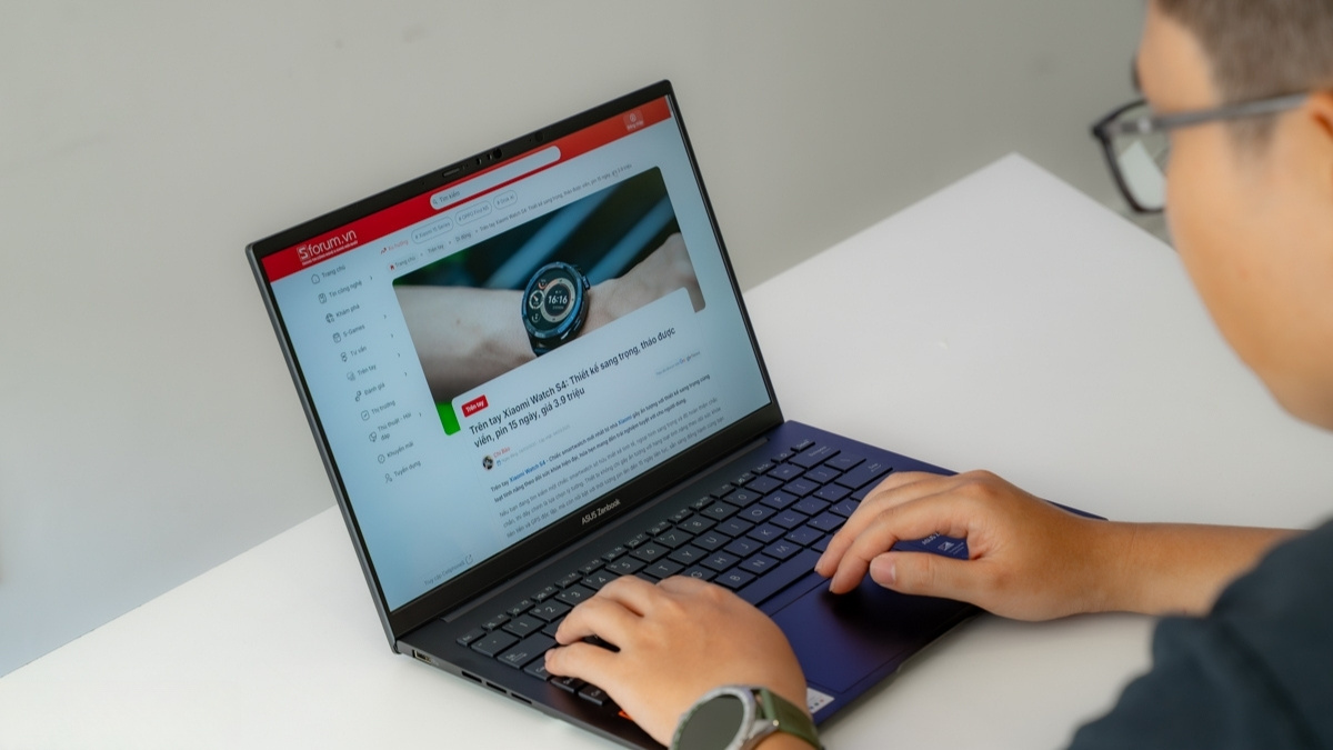 RAM 32GB và SSD 1TB của ASUS Zenbook 14 UM3406KA-PP590WS