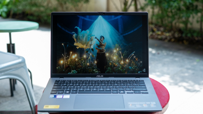 Màn hình của ASUS Vivobook S14 S3407CA-LY095WS