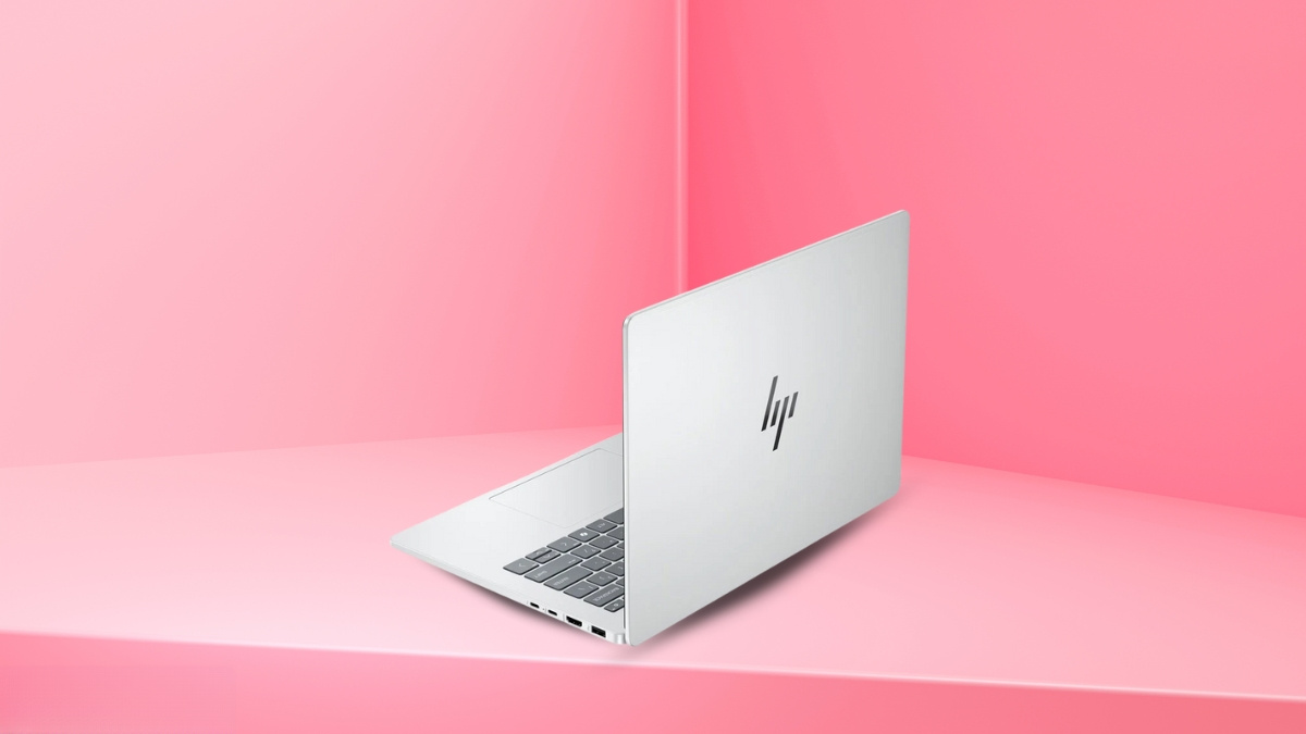 Vỏ máy mỏng màu bạc của HP OmniBook 7 14-FR0033TU
