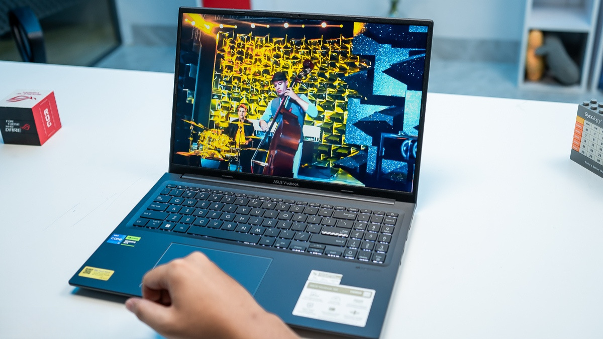 Màn hình 16 inch 144Hz của ASUS Vivobook 16X K3605VC-RP431W