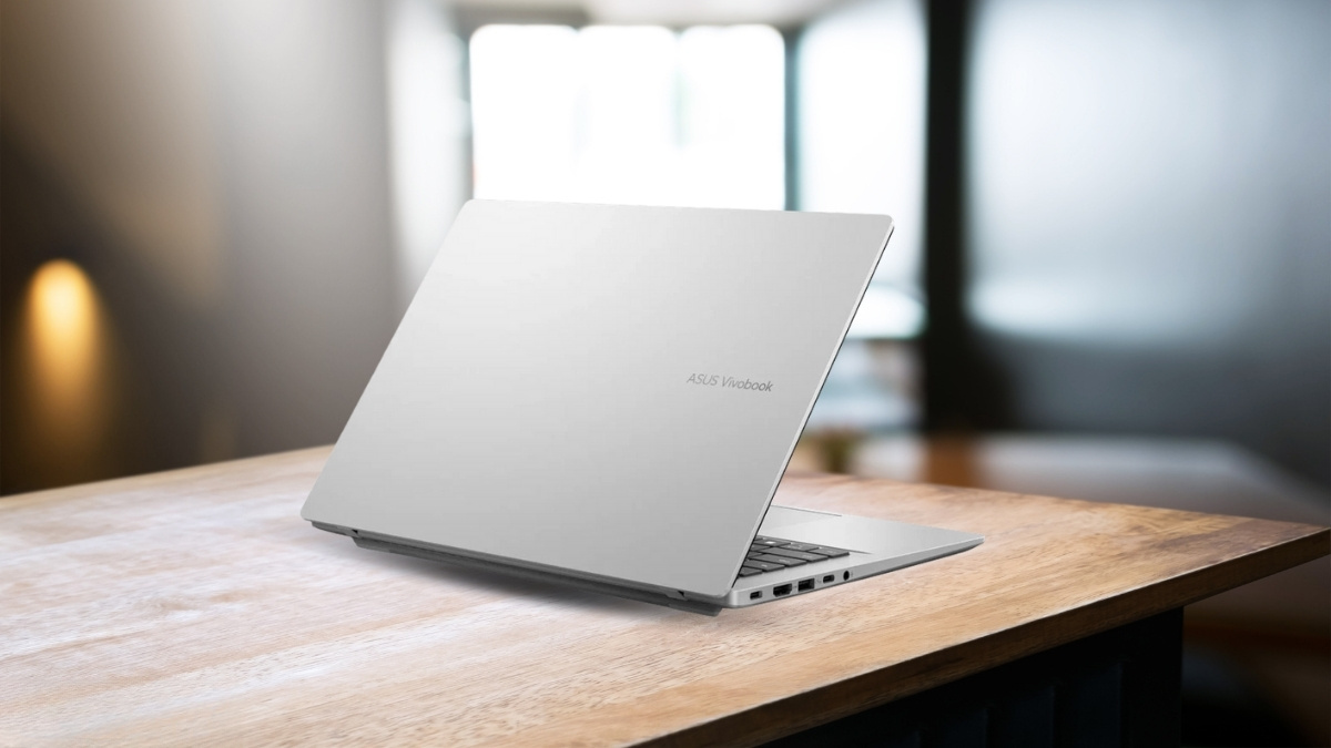 Thiết kế màu bạc của ASUS Vivobook 14 X1407CA-LY008W