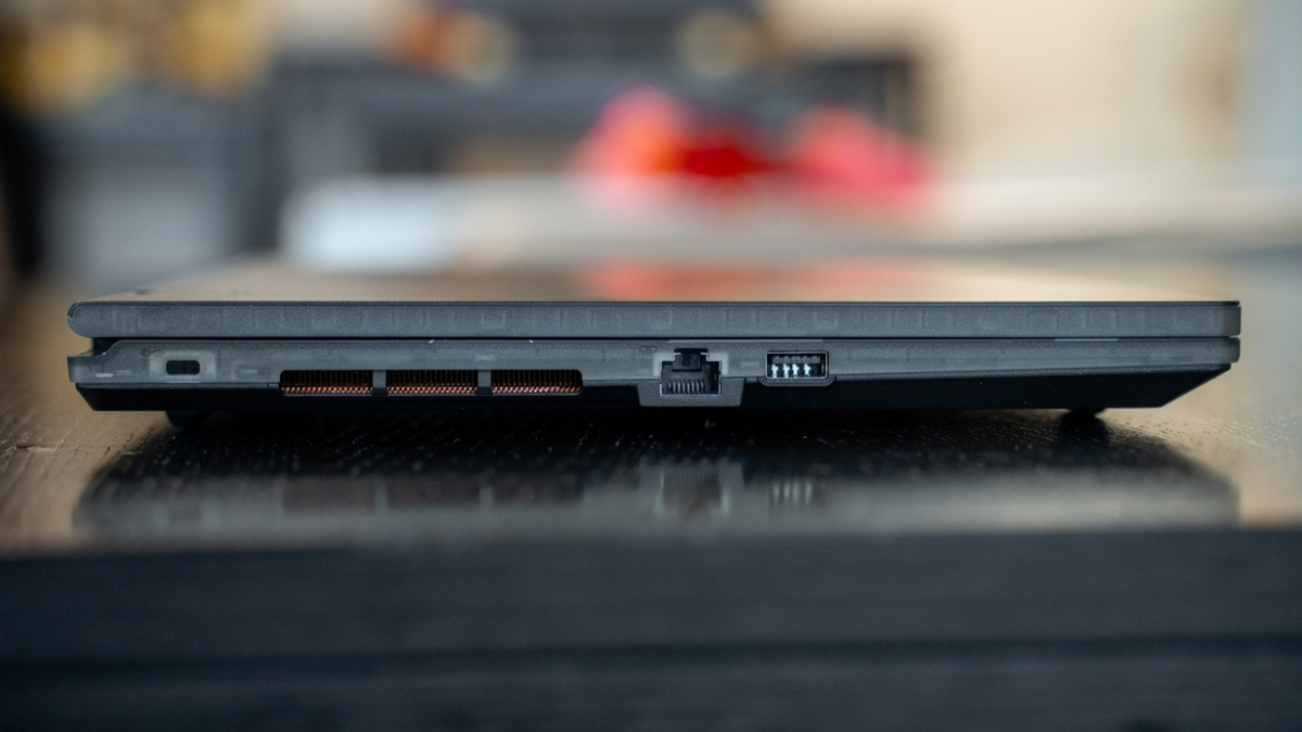 Pin 55,2Wh của MSI Cyborg 15 B2RWEKG-402VN