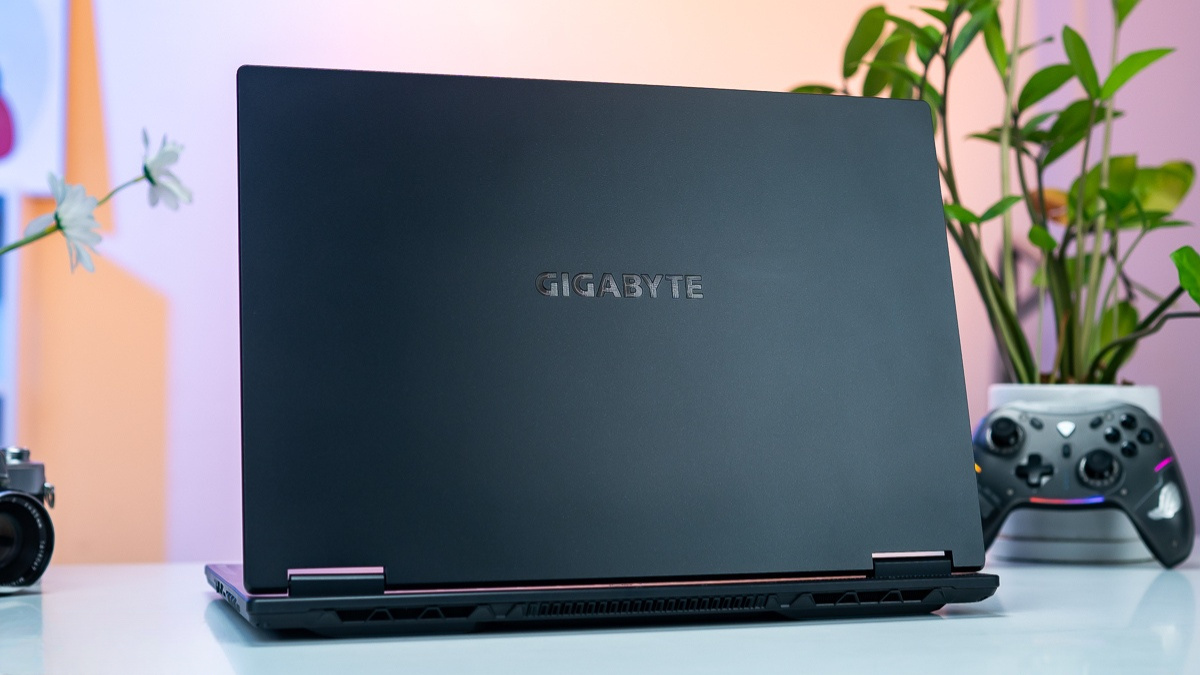 Thiết kế ngoại hình cứng cáp của laptop Gigabyte Gaming A16 GA6H-CVHI3VN893SH