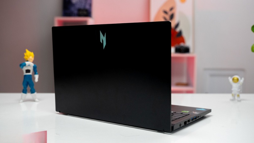 Pin và cổng kết nối Acer Nitro V ANV15-41-R7AP