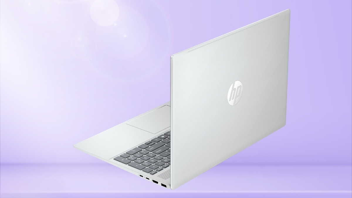 Thiết kế màu bạc của laptop HP OmniBook 5 AI 16-AF1046TU BZ7Q8PA