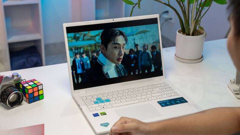 Màn hình 16 inch 165Hz của Acer Nitro Lite 16 NL16-71G-71UJ