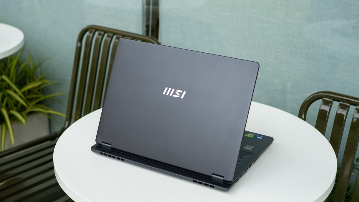Cổng kết nối của MSI Prestige 14 AI Studio C1UDXG-058VN