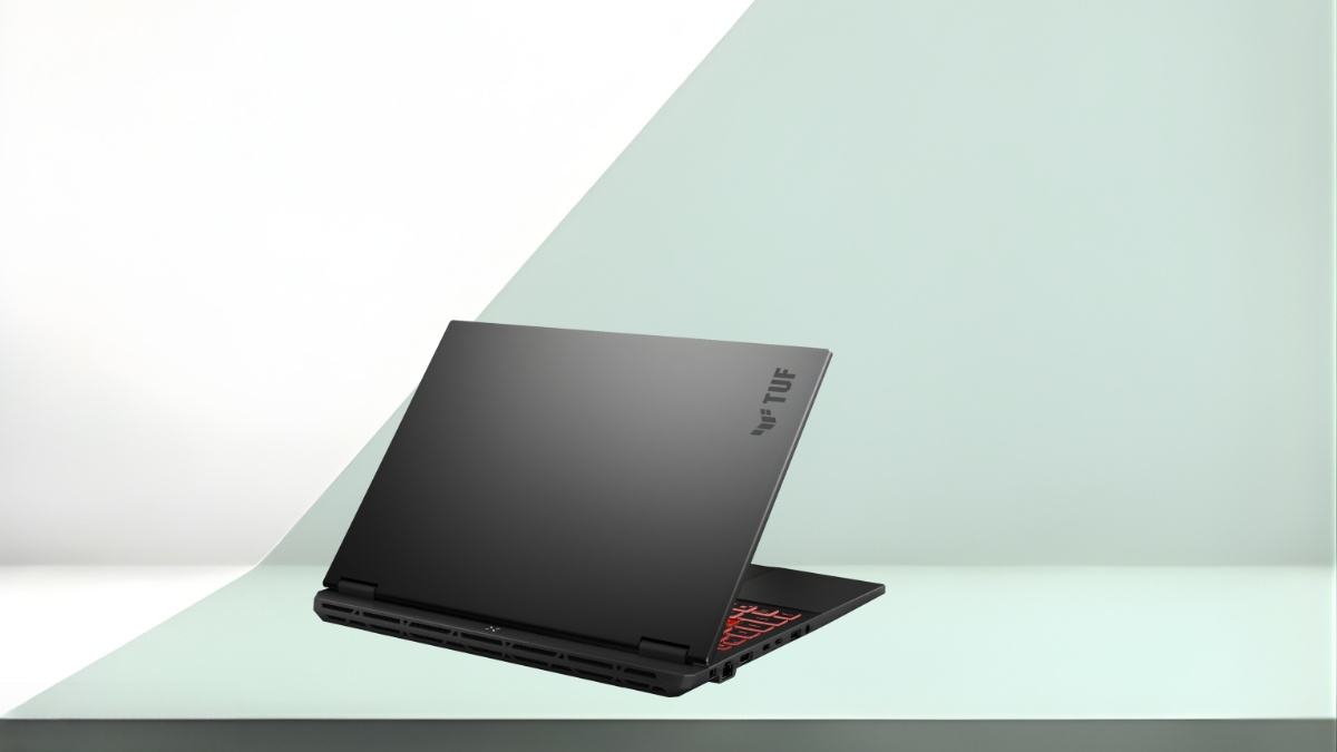Pin 90Wh và cổng kết nối của ASUS TUF Gaming A16 FA608UM-RV266W