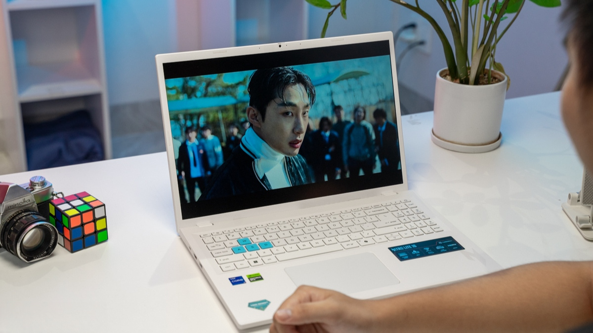 Màn hình 16 inch 180Hz của Acer Nitro Lite 16 NL16-71G-71FN