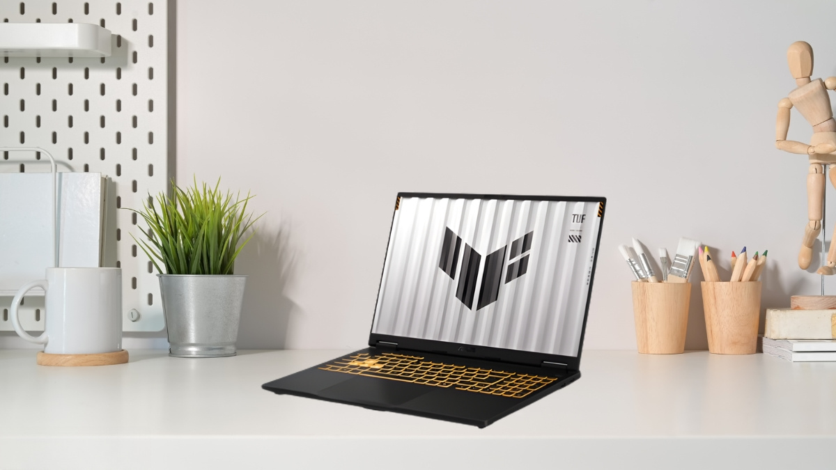 Pin và cổng USB-C của ASUS TUF Gaming F16 FX608JMI-TU241W