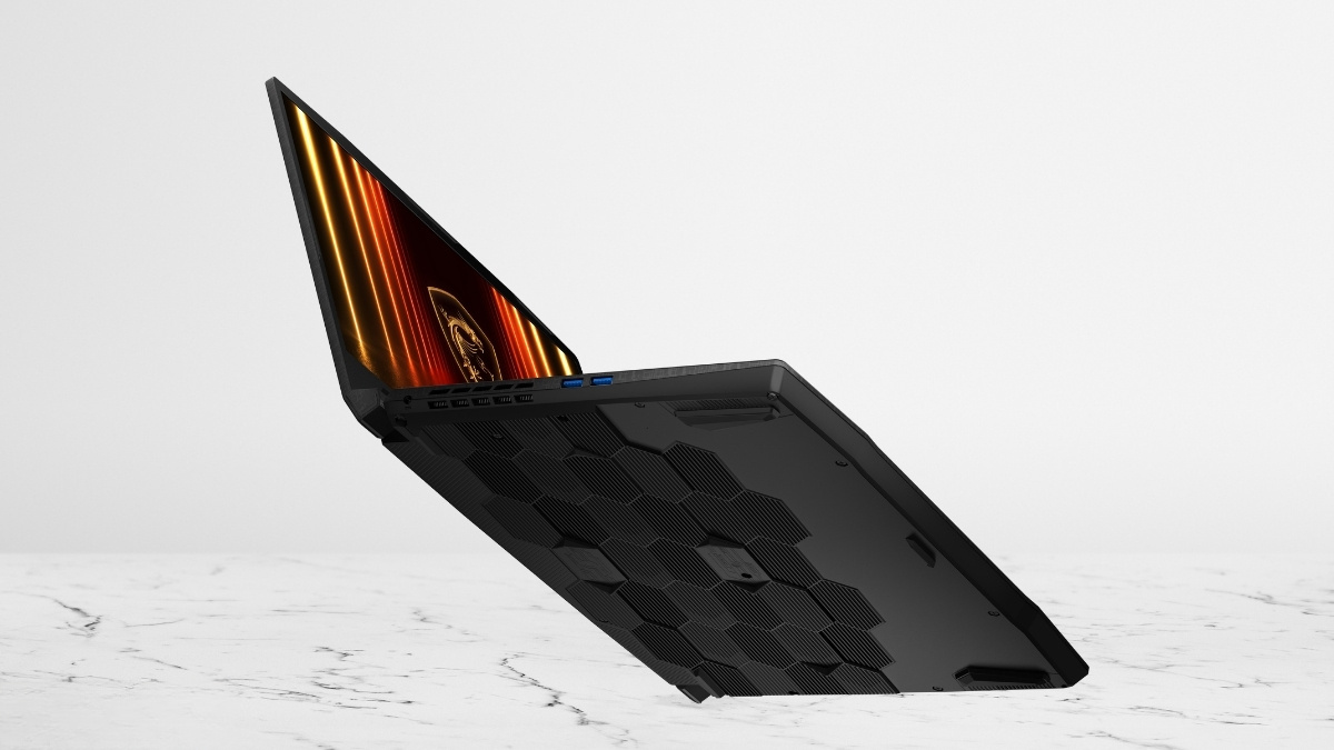 Pin 75Wh và cổng kết nối của MSI Katana 15 HX B14WEK-286VN