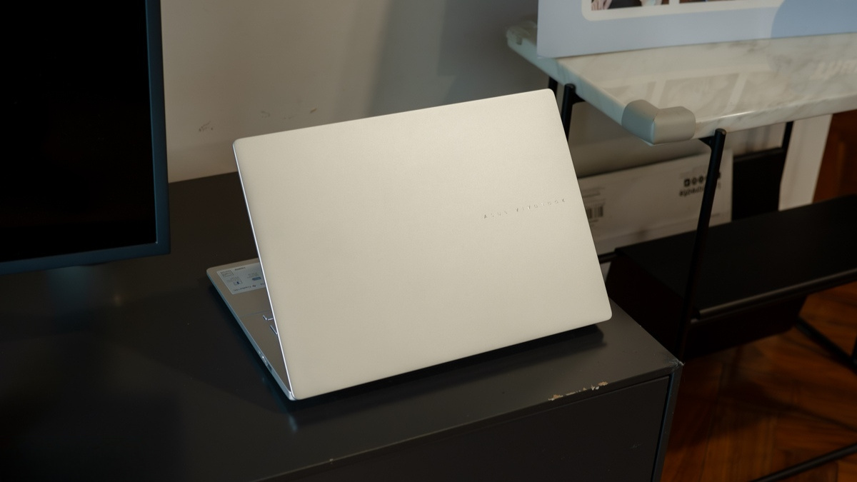 Pin và cổng kết nối của ASUS Vivobook S14 M3407KA-SF034WS