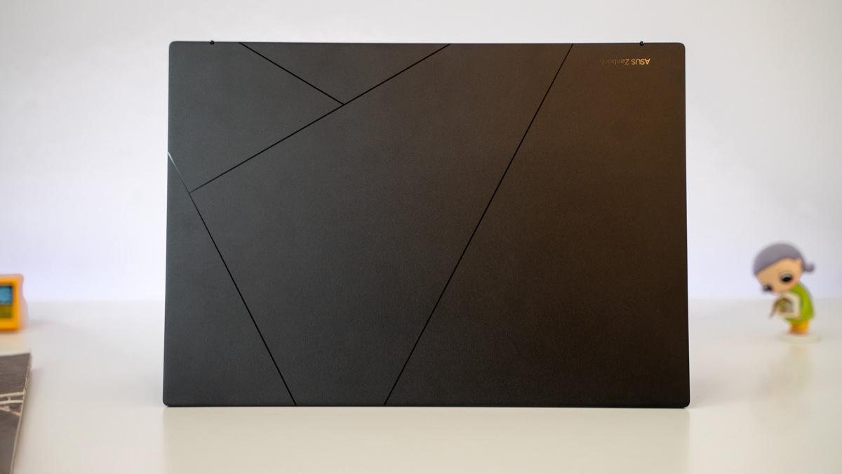 Thiết kế ASUS Zenbook 14 UM3406GA-QD073WS