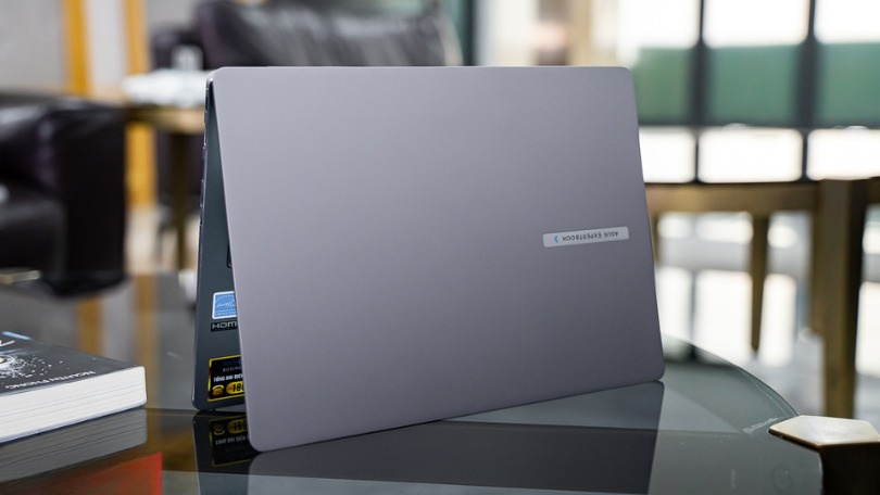 Thiết kế vỏ nhôm mỏng nhẹ của ASUS ExpertBook P5 P5405CSA-NZ0017W