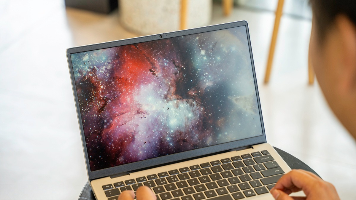 Màn hình 14 inch FHD+ của Dell 14 DC14255 Ryzen AI 7