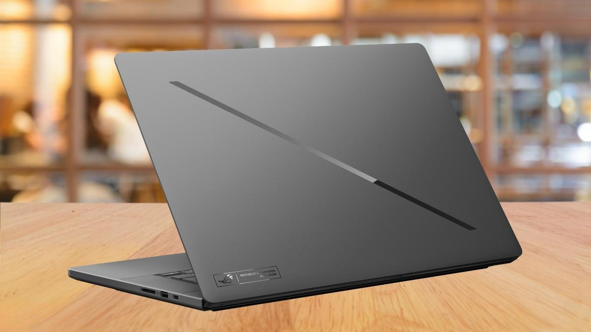 Thiết kế kim loại mỏng nhẹ của ASUS ROG Zephyrus G16 GU606AM-TB032W