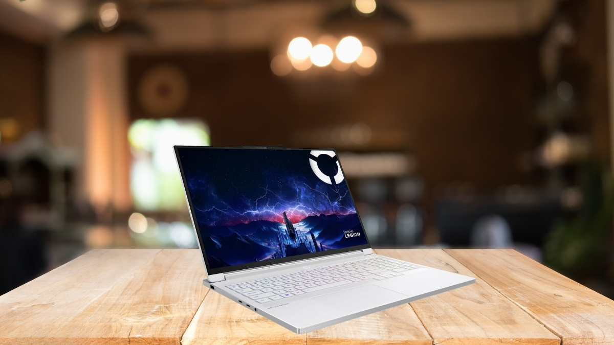 RAM 2 x 16GB và vỏ Glacier White của Lenovo Legion 7 16IAX10 83KY001UVN
