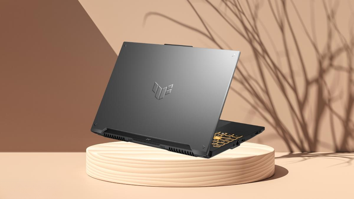 Thiết kế nắp kim loại của ASUS TUF Gaming F16 FX607VJR-TU320W