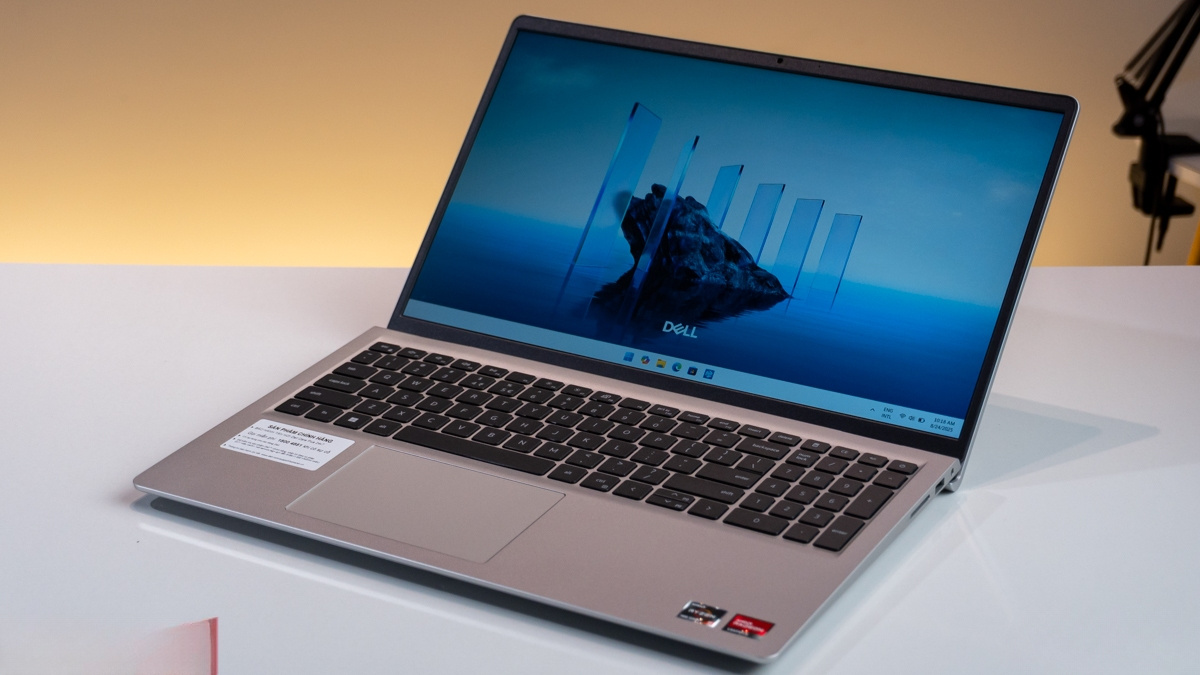 Màn hình 15,6 inch 120Hz của Dell 15 DC15255 DC5R5802W1