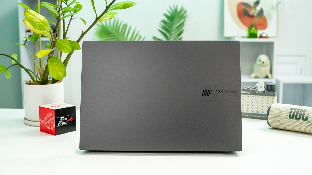 Pin và cổng kết nối của ASUS Vivobook 16X K3605VC-RP431W