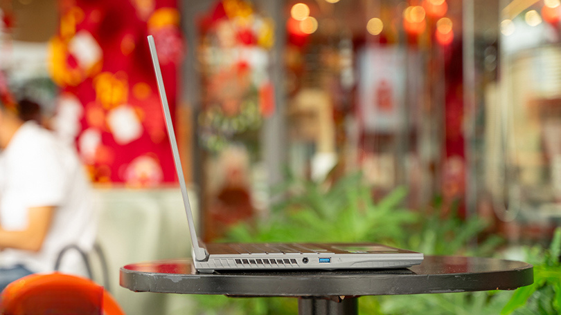 Thiết kế mỏng của MSI Gaming Thin 15 B13UC-2081VN