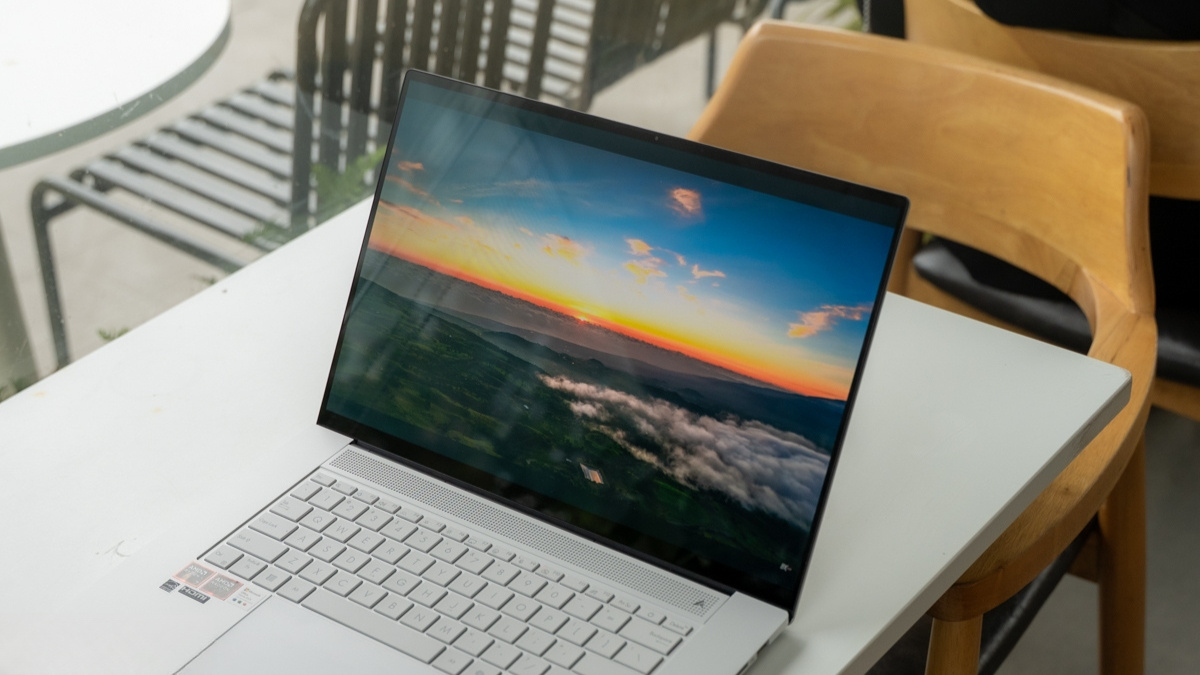 Màn hình OLED của ASUS Zenbook S 16 UM5606KA-RK127WS