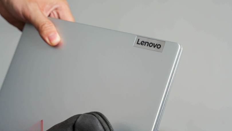 Cổng kết nối của Lenovo IdeaPad Slim 5 15IRU9 83D00003VN