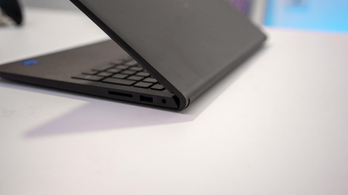 Tổng quan cấu hình Dell 15 DC15250 KR0N9