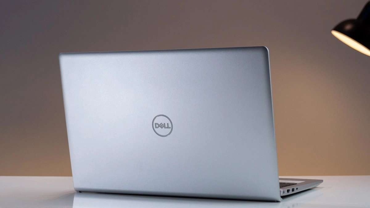 Cổng kết nối của Dell 15 DC15250 MCW52