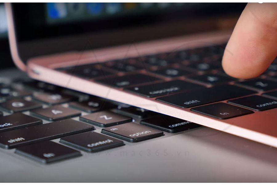 Bàn phím cơ chế cánh bướm của Macbook 12" 2016 khá nông và mỏng, sự hy sinh để theo đuổi thiết kế siêu mỏng