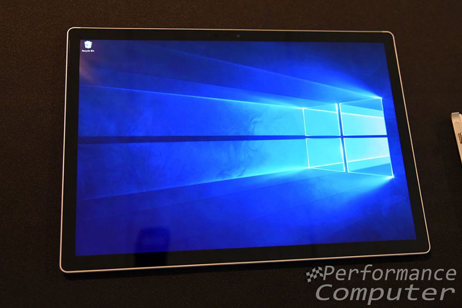 Có một camera 5 MP mặt trước của Surface Book 2 15 inch giúp lấy nét cố định, cho phép mình ghi lại ở mức 1080p đầy đủ. Micro cũng có mặt để ghi âm và gọi thoại.