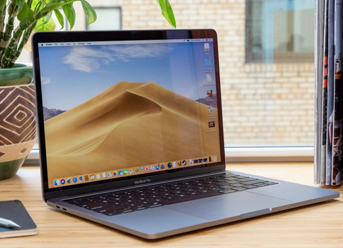 MacBook Pro - độ phân giải 3072x1920 với 226 ppi, độ sáng ở mức 500nits