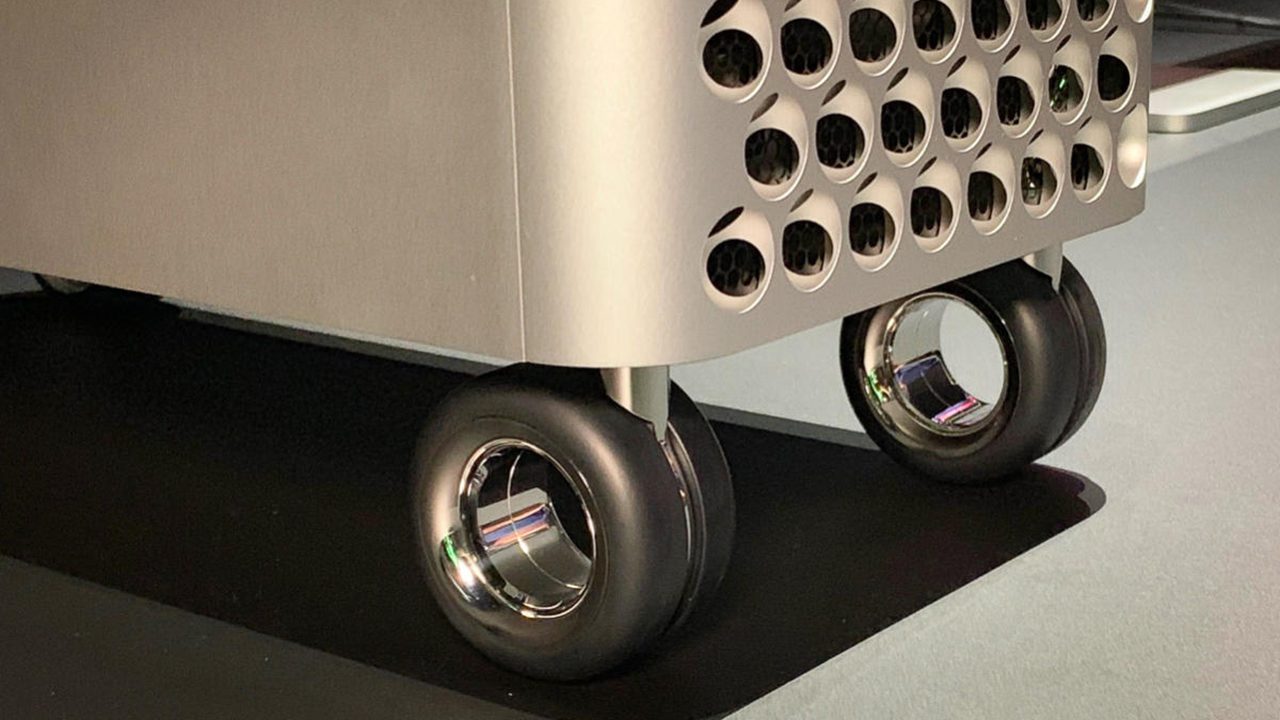 Bạn có thể cài đặt các bánh xe cho Mac Pro 2019 ở phía dưới
