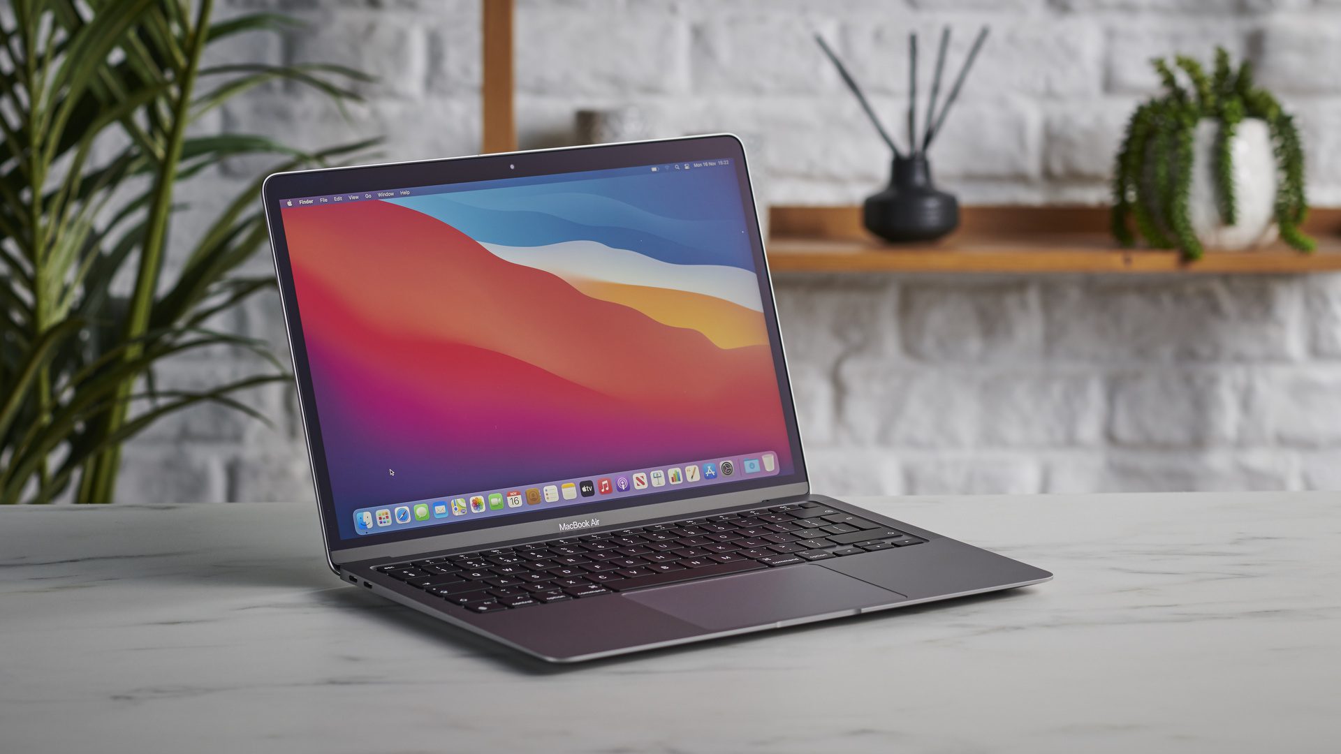 MacBook Air M1 và MacBook Pro M1: MacBook Nào Tốt Nhất Dành Cho Bạn?
