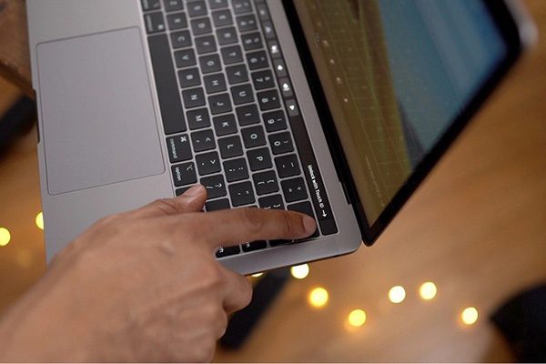 MacBook Air tích hợp tính năng Touch ID thông minh, tăng độ bảo mật