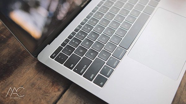 Bàn phím cánh bướm cho hành trình phím ngắn
