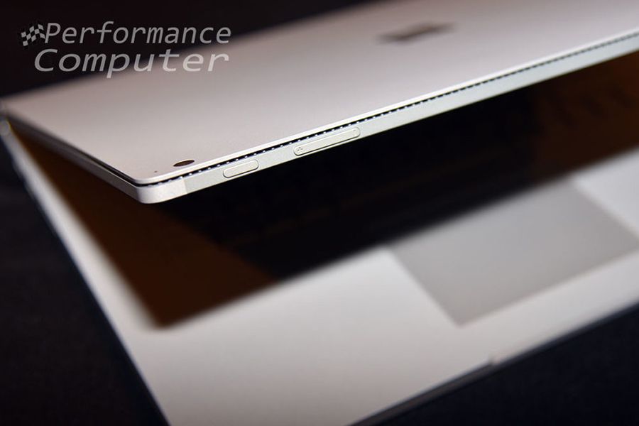 Máy tính bảng Surface Book 2 cùng nút nguồn và tăng giảm âm lượng được thiết kế một cách tinh tế